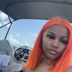 Meet your Posher, Adrienne